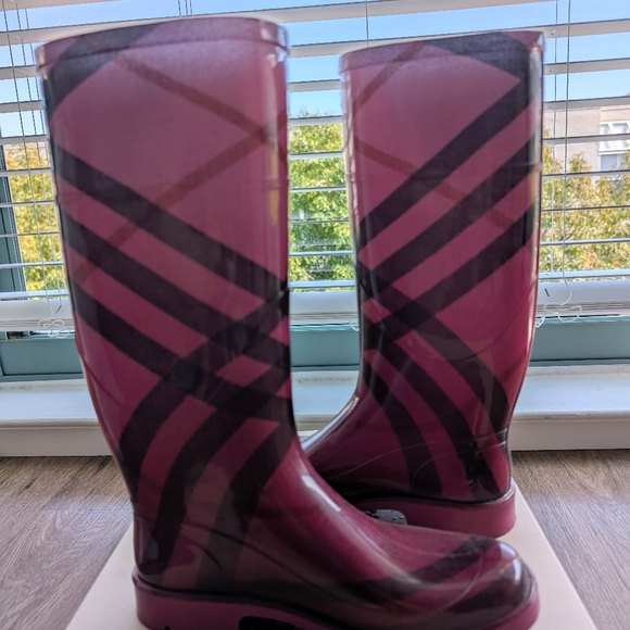 Burberry Raspberry Rain Boot 35EU - Picture 6 of 7